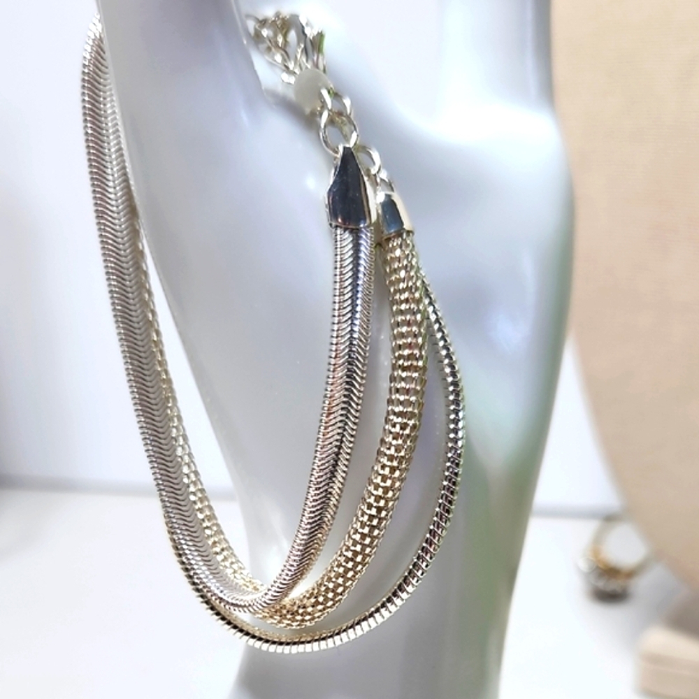 Elegant Multi-strand Silver-tone Bracelet - Picture 4 of 7